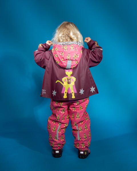 Vinterregndress Slaps Superhelt