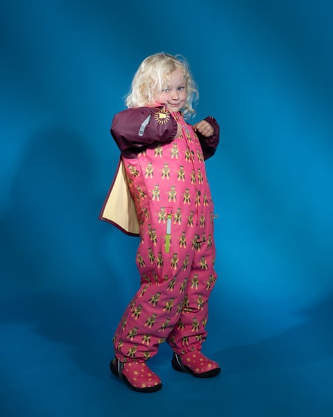 Vinterregndress Slaps Superhelt